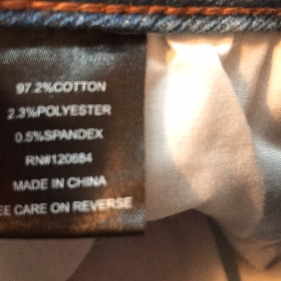 Light wash high waisted relaxed fit Mom jeans with tapered cuff NWT - Picture 8 of 8